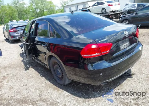 2013 Volkswagen Passat 2.5L S z USA, uszkodzony, nr VIN 1VWAP7A39DC147565